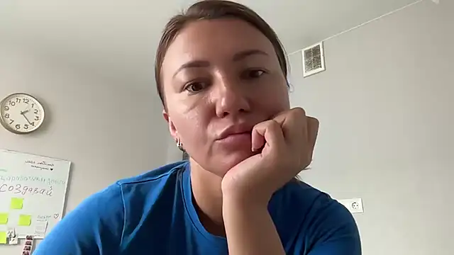 Snapshot of Caliraa chatting on 07/11/26, 10:29 Caliraa online show from 07/11/26, 10:29