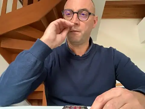 Snapshot of Marronglace1 chatting on 10/06/25, 03:42 Marronglace1 online show from 10/06/25, 03:42