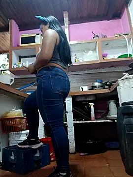 Snapshot of girlpee chatting on 11/03/25, 12:17 girlpee online show from 11/03/25, 12:17