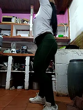 Snapshot of girlpee chatting on 11/08/25, 01:00 girlpee online show from 11/08/25, 01:00