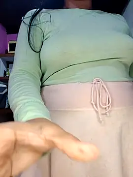 Snapshot of girlpee chatting on 12/02/25, 06:47 girlpee online show from 12/02/25, 06:47