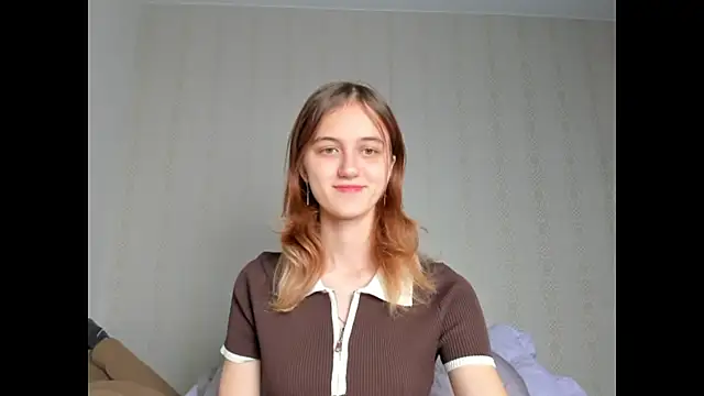 Snapshot of dreamy_pollyyy chatting on 10/19/25, 07:25 dreamy pollyyy online show from 10/19/25, 07:25