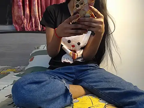 Snapshot of harleen-cam chatting on 10/26/25, 05:08 harleen-cam online show from 10/26/25, 05:08