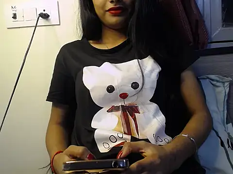Snapshot of harleen-cam chatting on 11/06/25, 02:12 harleen-cam online show from 11/06/25, 02:12