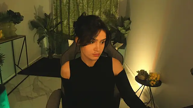 MonicaFarmer online show from 10/03/25, 08:39