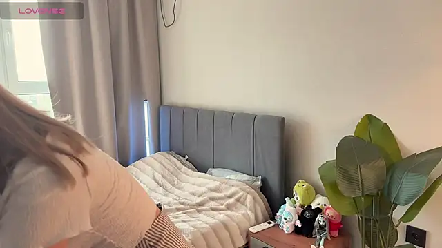 Snapshot of minicleo chatting on 09/28/25, 12:21 minicleo online show from 09/28/25, 12:21