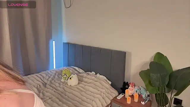 Snapshot of minicleo chatting on 10/10/25, 12:26 minicleo online show from 10/10/25, 12:26