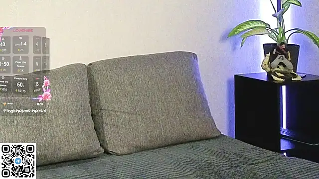 Snapshot of sunsh11ne chatting on 10/16/25, 08:10 sunsh11ne online show from 10/16/25, 08:10