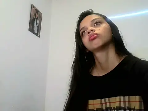 Snapshot of lucy_babyy chatting on 10/16/25, 01:23 lucy babyy online show from 10/16/25, 01:23