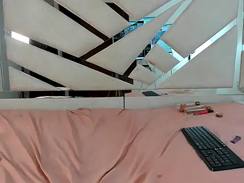 Kimberly TaylorX online show from 12/01/25, 09:09