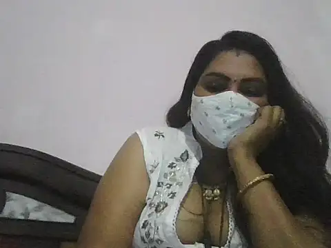 Snapshot of Nisha-telugu chatting on 10/07/25, 05:43 Nisha-telugu online show from 10/07/25, 05:43