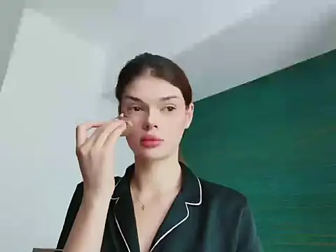 selenatress online show from 10/17/25, 11:02