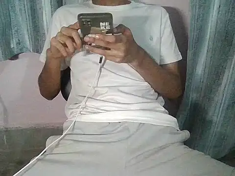 Snapshot of ash706339 chatting on 09/13/25, 05:46 ash706339 online show from 09/13/25, 05:46