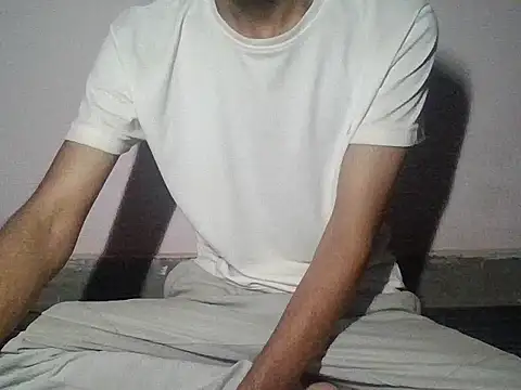 Snapshot of ash706339 chatting on 09/15/25, 12:21 ash706339 online show from 09/15/25, 12:21