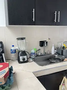 Leslie Bussh  online show from 04/17/26, 03:37