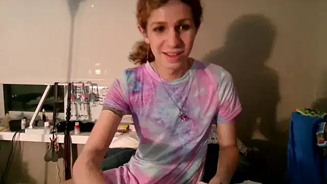 Snapshot of cuddlyavenue chatting on 10/23/25, 01:27 cuddlyavenue online show from 10/23/25, 01:27