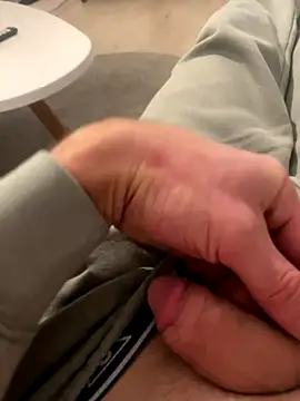 Milike 93 online show from 10/17/25, 10:12