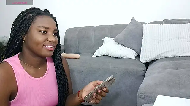 Snapshot of Marianah10 chatting on 09/29/25, 05:12 Marianah10 online show from 09/29/25, 05:12