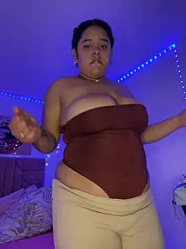 Snapshot of Anabelle_00_ chatting on 06/22/26, 03:25 Anabelle 00 online show from 06/22/26, 03:25