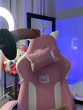 ashlynnlowe  online show from 04/12/26, 10:59