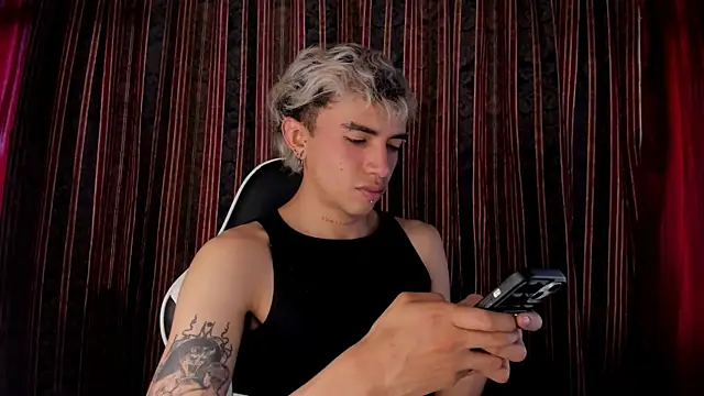 guynextdo0r online show from 12/21/25, 06:26