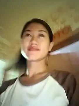 Snapshot of luy-xinh02 chatting on 09/18/25, 12:01 luy-xinh02 online show from 09/18/25, 12:01