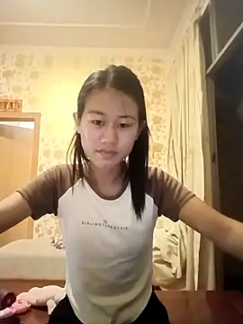 Snapshot of luy-xinh02 chatting on 09/18/25, 12:29 luy-xinh02 online show from 09/18/25, 12:29