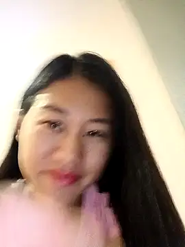 Snapshot of luy-xinh02 chatting on 10/04/25, 12:52 luy-xinh02 online show from 10/04/25, 12:52