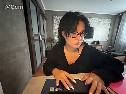 Snapshot of Aveliia chatting on 07/27/26, 08:43 Aveliia online show from 07/27/26, 08:43