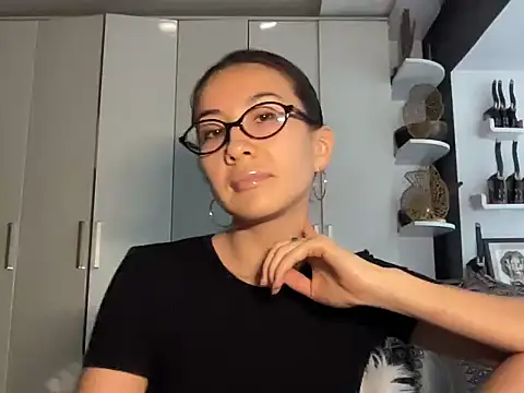 Snapshot of Kivoora chatting on 07/22/26, 11:24 Kivoora online show from 07/22/26, 11:24