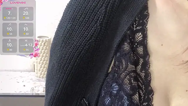 Snapshot of mari_maria chatting on 10/25/25, 02:56 mari maria online show from 10/25/25, 02:56