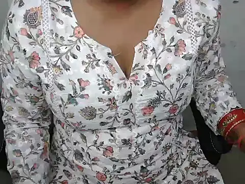 Snapshot of bold_naina chatting on 10/07/25, 04:53 bold naina online show from 10/07/25, 04:53