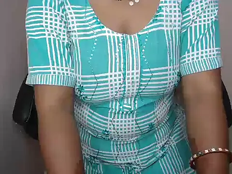 Snapshot of bold_naina chatting on 10/17/25, 03:42 bold naina online show from 10/17/25, 03:42