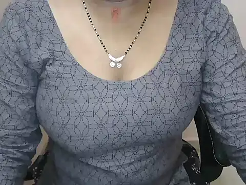 Snapshot of bold_naina chatting on 10/18/25, 03:42 bold naina online show from 10/18/25, 03:42