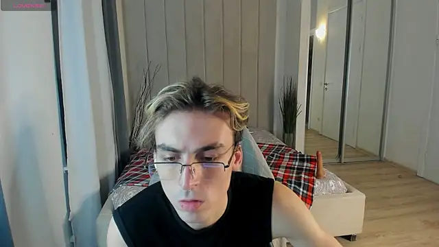OLIVER  MARTINEZ online show from 09/24/25, 08:12