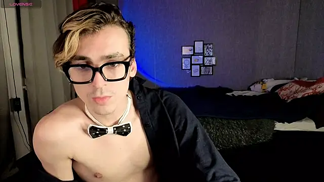 OLIVER  MARTINEZ online show from 10/11/25, 03:32