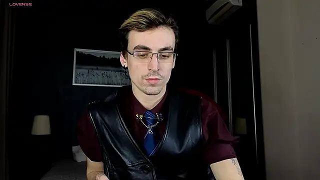 OLIVER  MARTINEZ online show from 10/23/25, 08:40