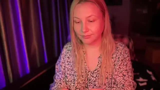 BikiHellena online show from 10/29/25, 11:28