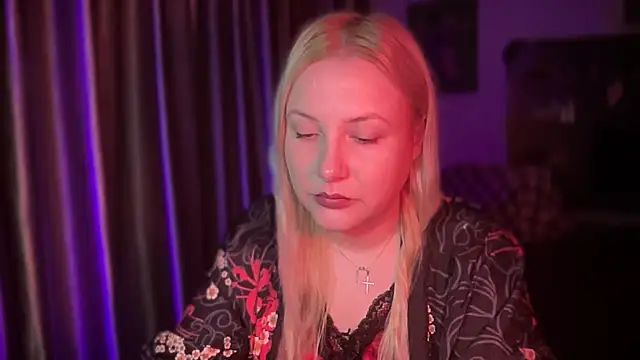 BikiHellena online show from 12/15/25, 04:50