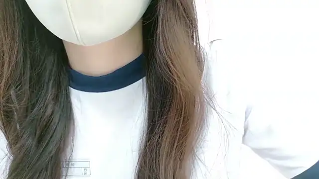 Snapshot of _Mia_land_ chatting on 10/27/25, 01:04  Mia land  online show from 10/27/25, 01:04