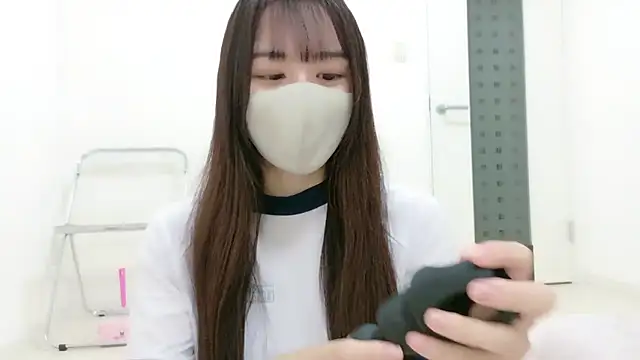  Mia land  online show from 11/22/25, 01:10