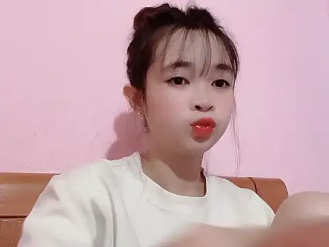 Snapshot of Suna7383 chatting on 09/30/25, 02:55 Suna7383 online show from 09/30/25, 02:55