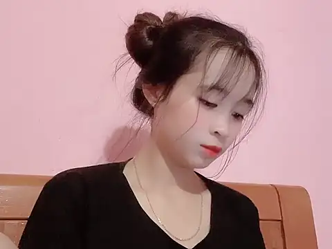 Snapshot of Suna7383 chatting on 10/13/25, 05:02 Suna7383 online show from 10/13/25, 05:02