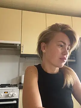 MartaLuna  online show from 10/29/25, 07:21