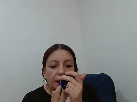 helenn653342 online show from 10/07/25, 04:48