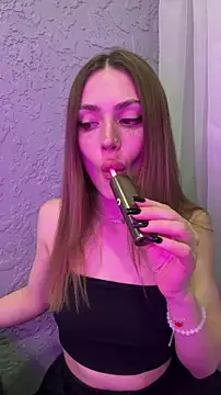 Elizabeth Tay online show from 02/25/26, 06:06