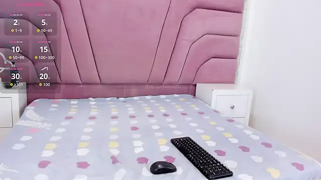 miajhonsonx online show from 10/15/25, 12:49