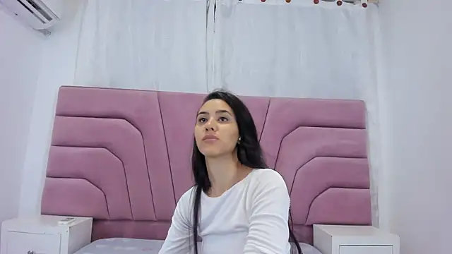 miajhonsonx online show from 04/22/26, 01:34