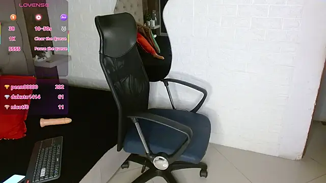 daphne walton online show from 11/28/25, 11:07