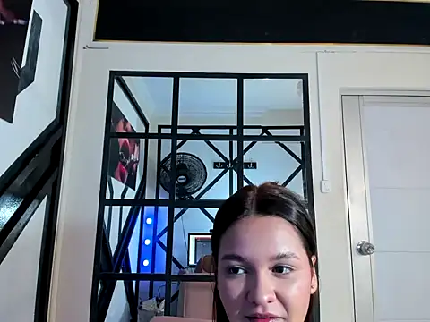 Snapshot of sarai_mv1 chatting on 10/23/25, 01:27 sarai mv1 online show from 10/23/25, 01:27